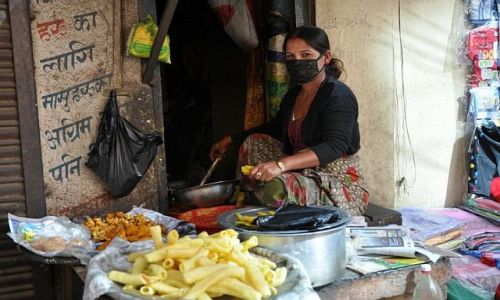 Zdjecie NEPAL / Kathmandu / okolice Swayambunath / pasta
