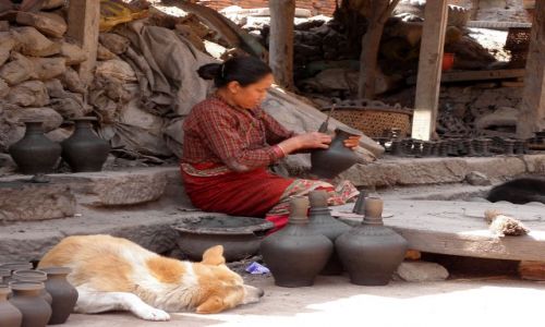 Zdjęcie NEPAL / Dolina Kathmandu / Bhaktapur / Garncarka z Bhaktapuru