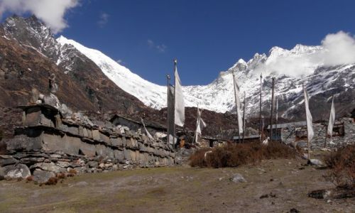 Zdjęcie NEPAL / Himalaje / Dolina Langtang, Kyanjin Gompa / Buddyjska gompa na tle Langtang Lirung