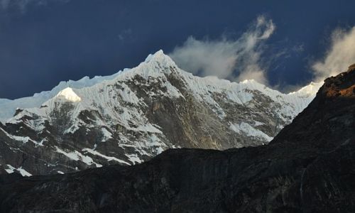 Zdjcie NEPAL / Langtang National Park / Langtang / Langtang Lirung o zachodzie