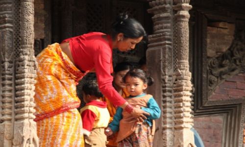 Zdjecie NEPAL / - / Bhaktapur / Mamo patrz na nas