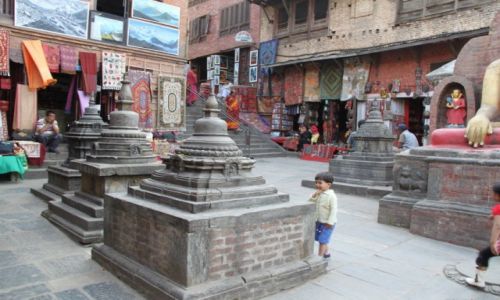 Zdjcie NEPAL / -Kathmandu / Swajambhunath / May wyznawca...