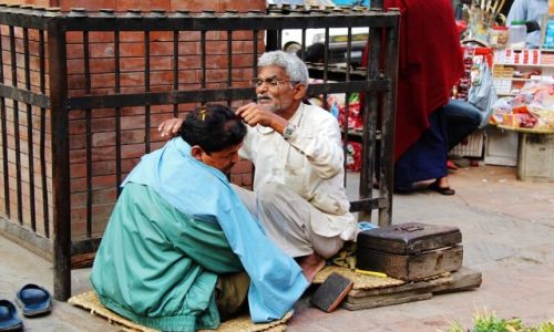 Zdjecie NEPAL / - / Patan / Fryzjer
