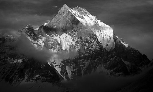 Zdjecie NEPAL / Nepal / Baza Annapurna / Na czarno - biało