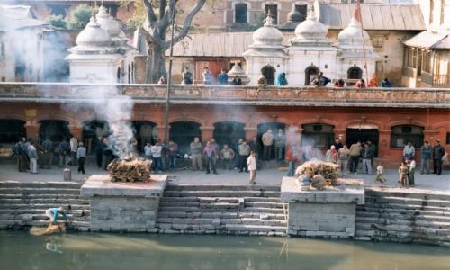 Zdjęcie NEPAL / Miasteczko w okolicach Kathmandu / Deopatan  / Rytualne palenie zwłok