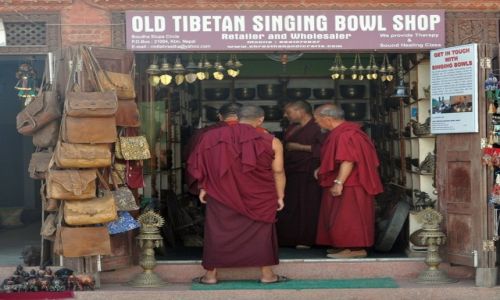 Zdjęcie NEPAL / Kathmandu / Stupa Bouddanath / przyszedł nowy towar