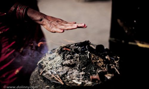 Zdjecie NEPAL / Kathmandu / swiatynia buddyjska / modlitwa