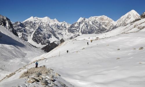 Zdjęcie NEPAL / Manaslu / Larka Pass 5160m / zejście z Larka La