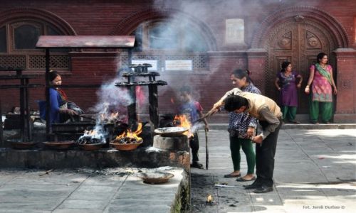 Zdjęcie NEPAL / Dolina Kathmandu / Budanilkantha / ofiary