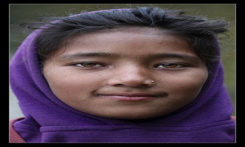 Zdjcie NEPAL / Annapurna / jaka wioska / Dziewczyna z gr