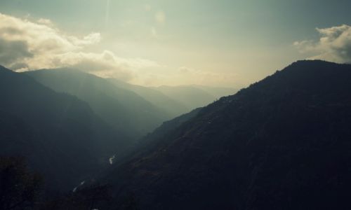 Zdjcie NEPAL / Himalaje / okolice Chomrong / a co tam w dolinie...?