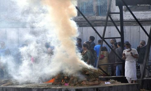 Zdjęcie NEPAL / Kathmandu / Pasupatinath / odchodzą ludzie ...