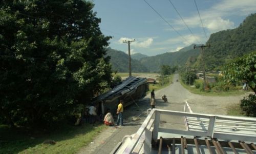 Zdjcie NEPAL / -okolice Pokhary / Pokhara / Widoki z dachu autobusu