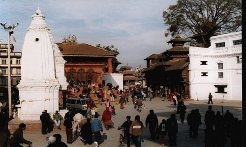 Zdjecie NEPAL / Kathmandu / Durbar Square / Durbar Square w gbi w. Shiwy i ..