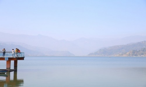Zdjęcie NEPAL / Pokhara / Fewa Lake / Stanąć między niebem a ziemią
