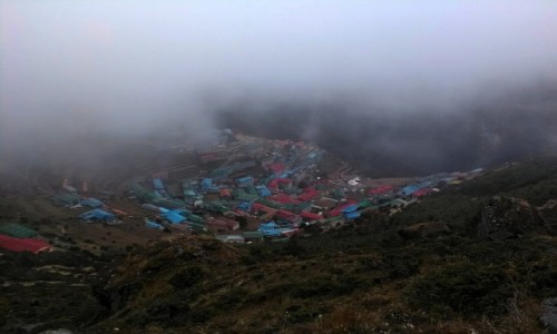 Zdjcie NEPAL / Himalaje / Namche Bazar / Mga pochaniajca Namche Bazar