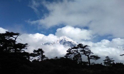 Zdjcie NEPAL / Himalaje / region Everestu / Szczyty ponad chmurami
