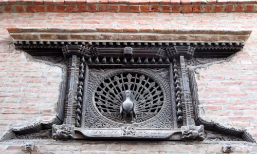 NEPAL / Kotlina Katmandu / Bhaktapur / „Pawie okno”, Bhaktapur. Nepal