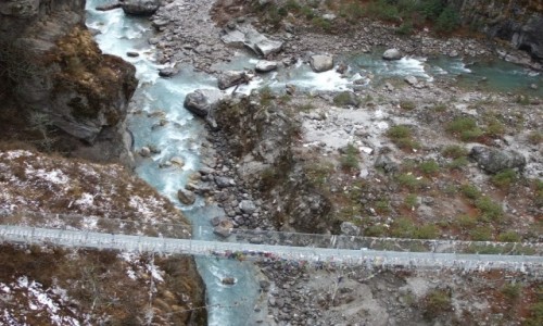 Zdj�cie NEPAL / Khumbu / Jorsalle / Widok z nowego na stary most