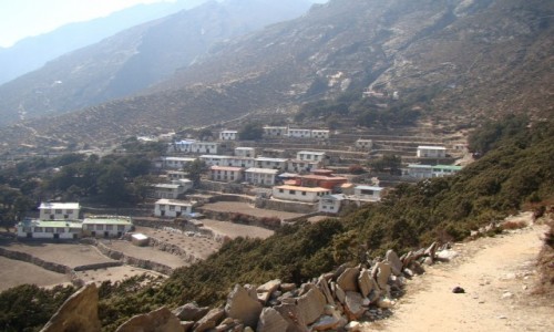 Zdjcie NEPAL / Himalaje / Pangboche / Wioska Pangboche ( grne )