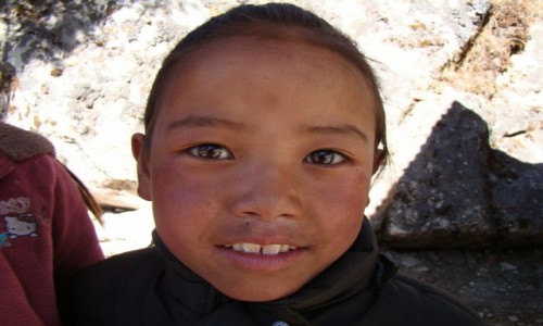 Zdjcie NEPAL / Himalaje / Pangboche / Dziewczynka z Pangboche