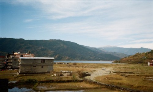 Zdjecie NEPAL / Pokhara city / Lakeside / Spokojna Pokhara, uciekajac wzdluz Lakeside