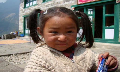 Zdjęcie NEPAL / Himalaje / Blisko Lukli / Dziewczynka