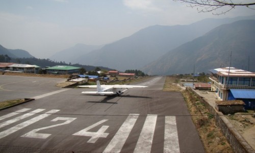 Zdjęcie NEPAL / Himalaje / Lukla / Pas startowy w Lukli