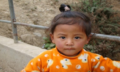 Zdjęcie NEPAL / Himalaje / Lukla / Dziewczynka z Lukli