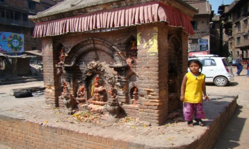 Zdjecie NEPAL / Kathmandu / Bhaktapur / Kapliczka w Bhaktapur