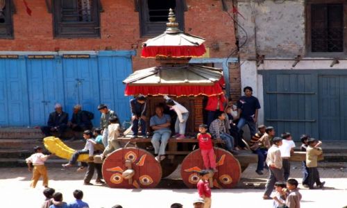 Zdjecie NEPAL / Dolina Kathmandu / Bhaktapur / Bedzie imprezka