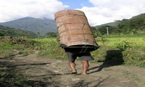 Zdjecie NEPAL / Annapurna / Bahudanda / Bieg z rurą - zawodnik nr 1