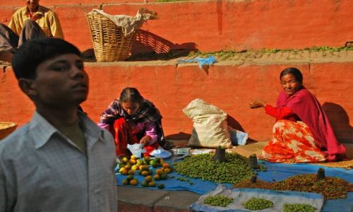 Zdjecie NEPAL / Dolina Kathmandu / Kathmandu - Thamel / Małe targowisko na ulicach Kathamnsu