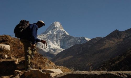 Zdjęcie NEPAL / Khumbu Valley / Nepal / modlitwa w cieniu Ama Dablam