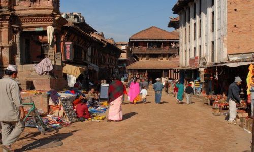 Zdjęcie NEPAL / Kathmandu valley / Bahktapur City / scenka z zycia starozytnego miasta - targ