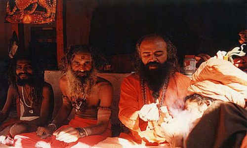 Zdjecie NEPAL / Dolina Kathmandu / Kathmandu / sadhu z Pashupati palcy chilum