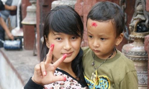 Zdjecie NEPAL / brak / Kathmandu / Dzieci w swiatyni