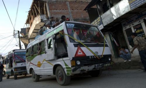 Zdjęcie NEPAL / wokół Annapurny / Besisahar / Publiczny transport