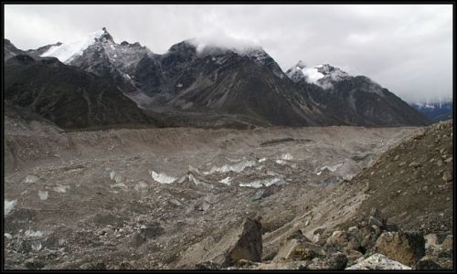 Zdjecie NEPAL / narodowy park sagarmatha  / gdzies nad lodowcem / -