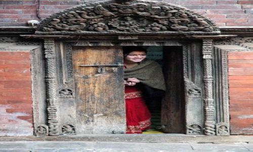 Zdjecie NEPAL / durbar sq / kathmandu / panienka z okienka
