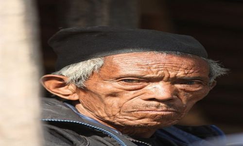 Zdjęcie NEPAL / - / W jednej z wiosek w drodze pod Dhaulagiri / Nepalczyk