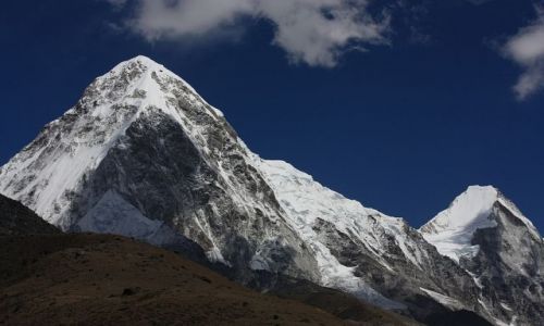 Zdjęcie NEPAL / - / Pumo Ri i Lingtren - widok z Thokla Pass / Dwie góry