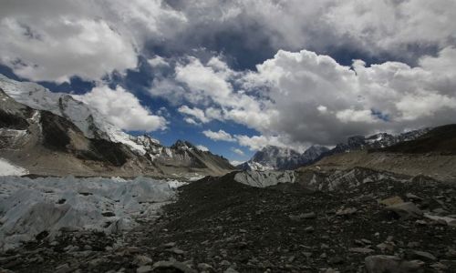 Zdjęcie NEPAL / - / Widok na Khumbu Glacier z drogi do Gorak Sheep / Lodowiec