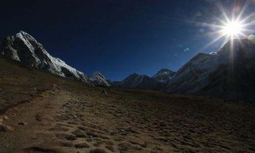 Zdjęcie NEPAL / - / Widok z drogi na Kala Patthar / O poranku