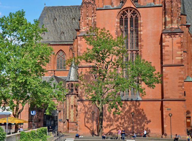 Zdjęcia: Frankfurt am Mein, Hesja, Odbicie w kościele, NIEMCY Zdjęcia: Frankfurt am Mein, Hesja, Odbicie w kościele, NIEMCY