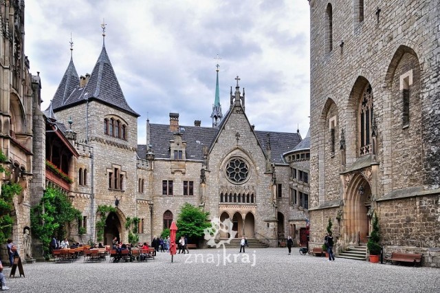 Zdj cia: Zamek Marienburg, Dolna Saksonia, Dziedziniec zamku w Marienburgu, NIEMCY Zdj cia: Zamek Marienburg, Dolna Saksonia, Dziedziniec zamku w Marienburgu, NIEMCY