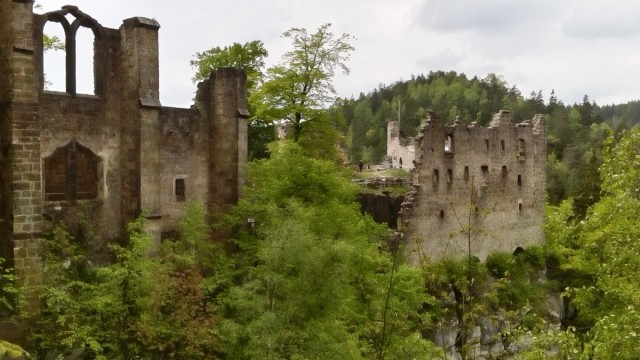 Zdj cia: Oybin, Góry Żytawskie, Ruiny klasztoru i zamku na górze Oybin, NIEMCY Zdj cia: Oybin, Góry Żytawskie, Ruiny klasztoru i zamku na górze Oybin, NIEMCY