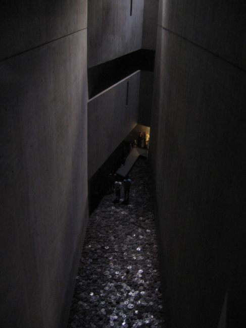 Zdjęcia: Muzeum Libeskinda, Berlin, Noc muzeów, ściana milczenia, NIEMCY Zdjęcia: Muzeum Libeskinda, Berlin, Noc muzeów, ściana milczenia, NIEMCY