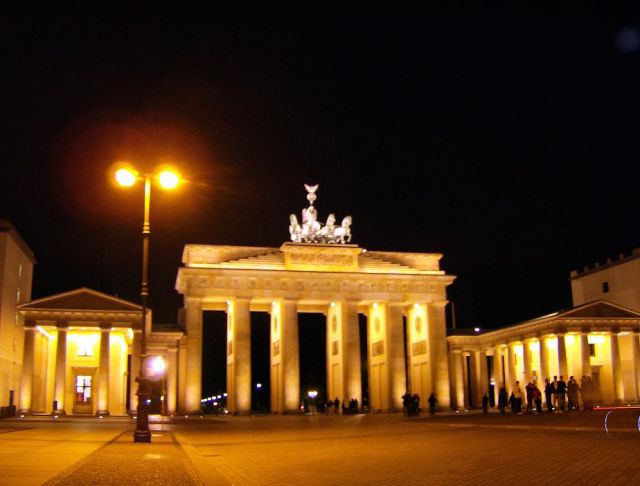 Zdjęcia: Berlin, Brandenburgia, Brama Brandenburska nocą, NIEMCY Zdjęcia: Berlin, Brandenburgia, Brama Brandenburska nocą, NIEMCY