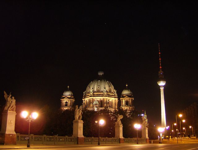 Zdjęcia: Berlin, Brandenburgia, Berlińska katedra i wieża TV, NIEMCY Zdjęcia: Berlin, Brandenburgia, Berlińska katedra i wieża TV, NIEMCY